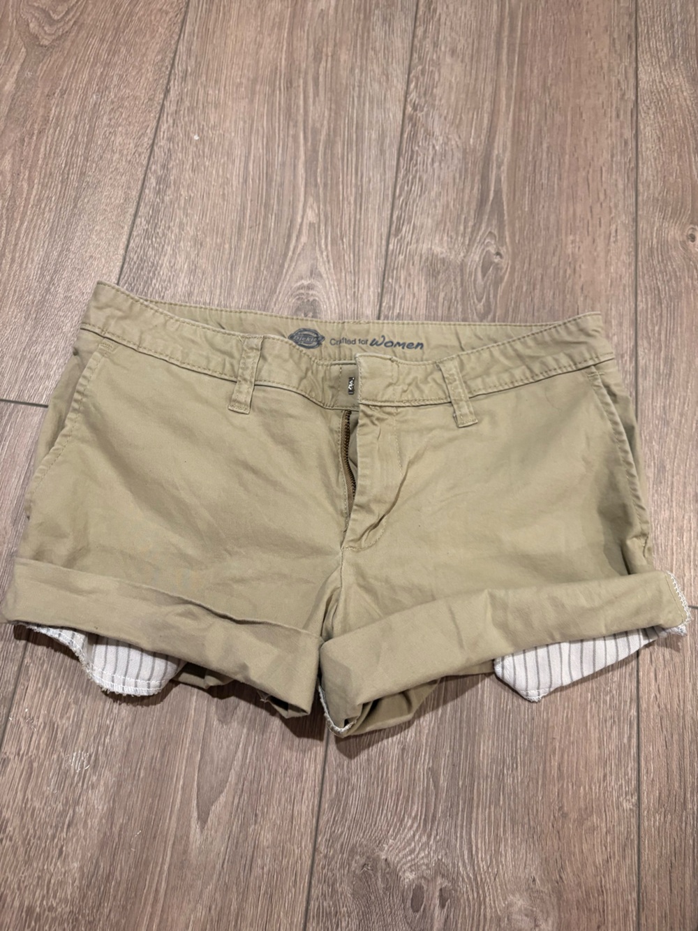 Khaki Cuffed Women’s Shorts